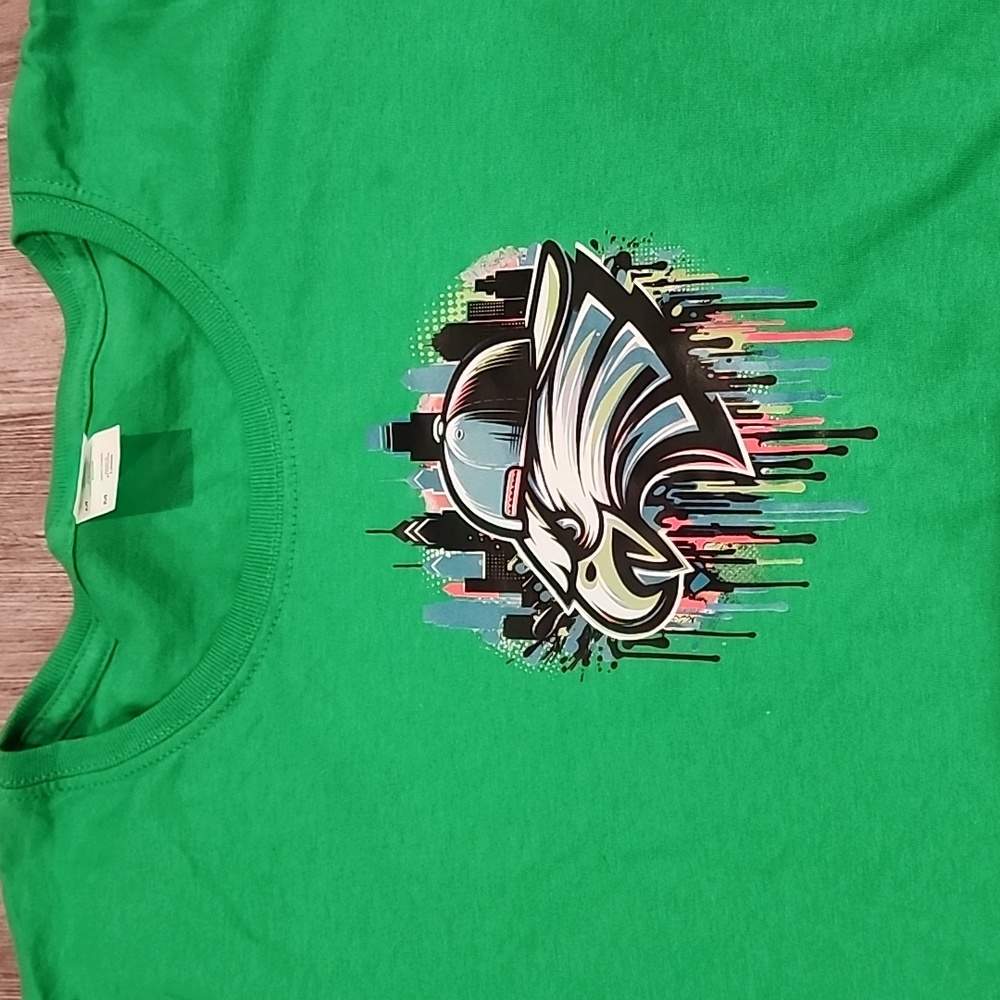 ⭐️ Green Ladies Medium Eagles Tee